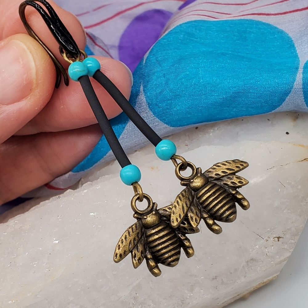 ❤️ Anthropologie Jewelry Lightweight Earrings Unusual Bee Boho Turquoise